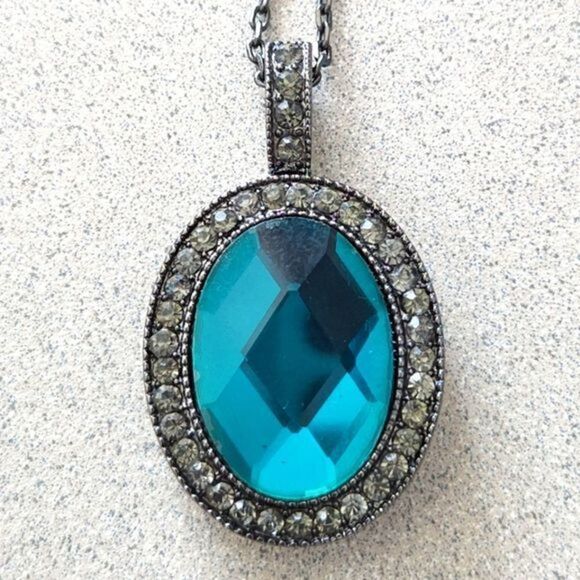 Long Necklace Green‎ Oval Pendant - Picture 6 of 6